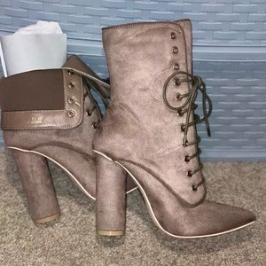 Fashion nova heels size 7.5 never worn